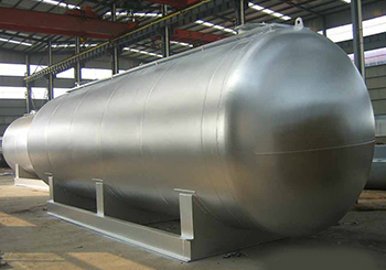 储存分离容器在化工上指主要用来完成在流体压力平衡下介质的组分分离和气体净化分离等的容器。
